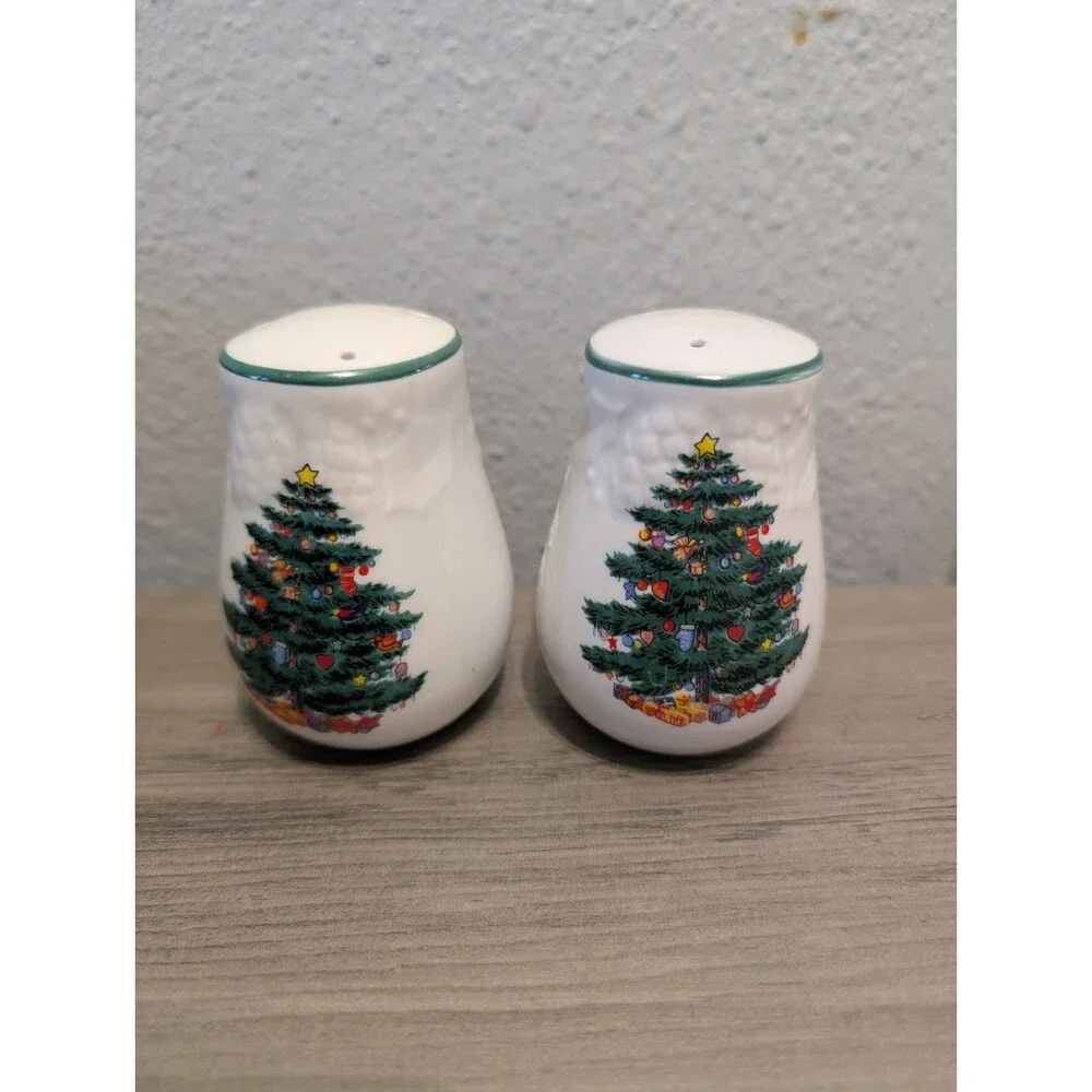 Super Cute Vintage Christmas Tree Ceramic Salt & Pepper Shaker Set